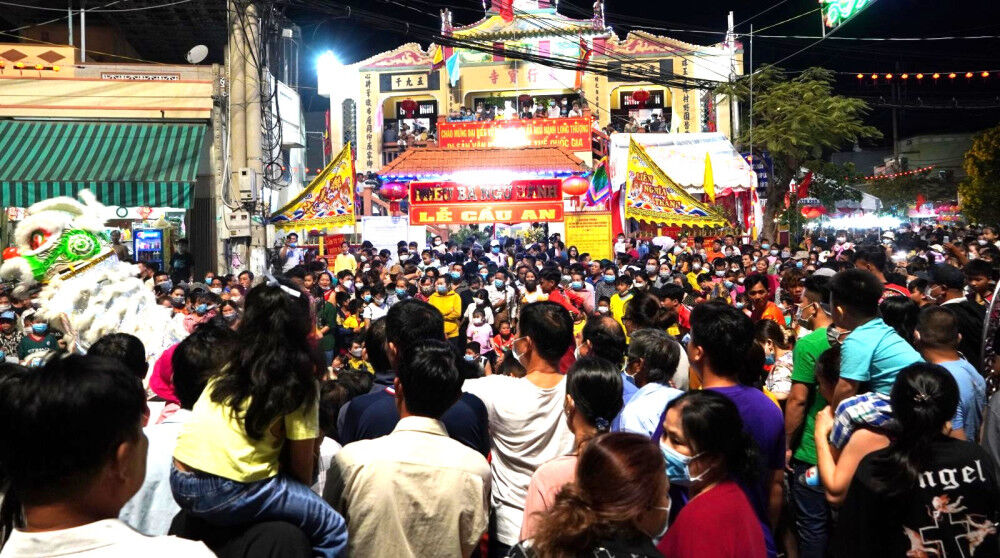 Via Ba Ngu Hanh Festival at night in Long An